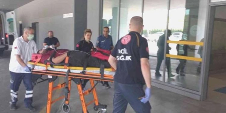 Gemideki yalıtım gereçleri yandı: 10 emekçi zehirlenme kuşkusuyla hastaneye kaldırıldı