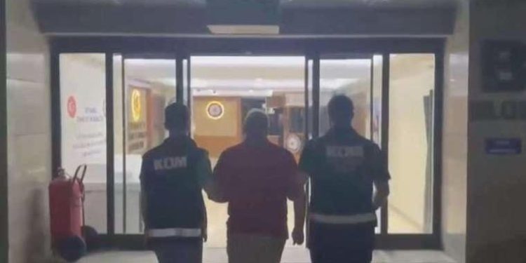 Hastalarından bıçak parası isteyen doktora gözaltı