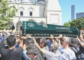 Hastane odasında meyyit bulunan Prof. Dr. Gökçen Orhan son seyahatine uğurlandı!