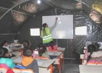 İktidar sınıfta kaldı: Sarsıntı bölgesine kâfi sayıda teknik ekipman gönderilmedi