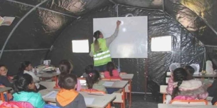 İktidar sınıfta kaldı: Zelzele bölgesine kâfi sayıda teknik ekipman gönderilmedi