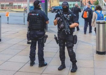 İngiltere’de casusluk yaptığı gerekçesiyle 3 kişi tutuklandı