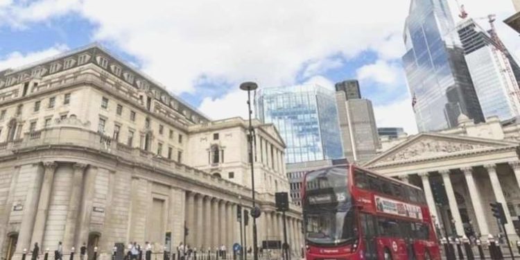 İngiltere’de enflasyon 1,5 yılın en düşük düzeyinde