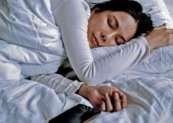 iPhone’ları şarjda yastığın altına koyanlar dikkat: Yaralanmalara yol açabilir