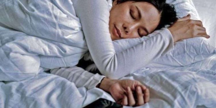 iPhone’ları şarjda yastığın altına koyanlar dikkat: Yaralanmalara yol açabilir