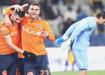 İsmi Beşiktaş ile anılıyordu: Emre Belözoğlu’ndan Deniz Türüç yanıtı!