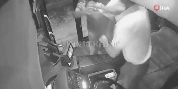 Isparta’da otobüs sürücüsüne saldırı!