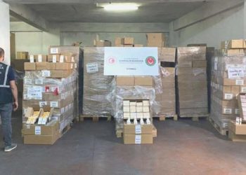 İstanbul’da 3 milyon TL kıymetinde kaçak ‘güneş kremi’ ele geçirildi