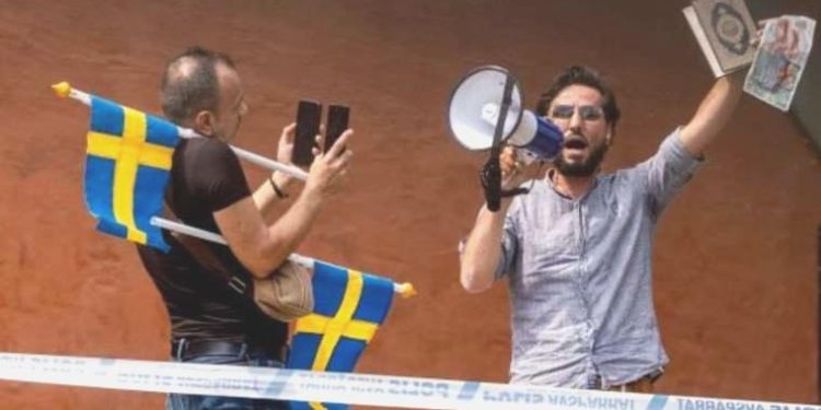 İsveç’te İran Büyükelçiliği önünde Kuran’a yönelik atak