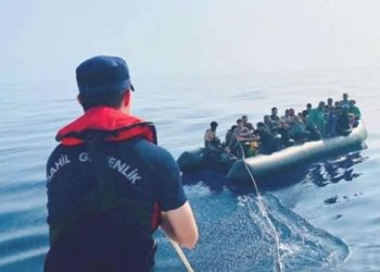 İzmir açıklarında 125 kaçak göçmen kurtarıldı, 47 kaçak göçmen yakalandı