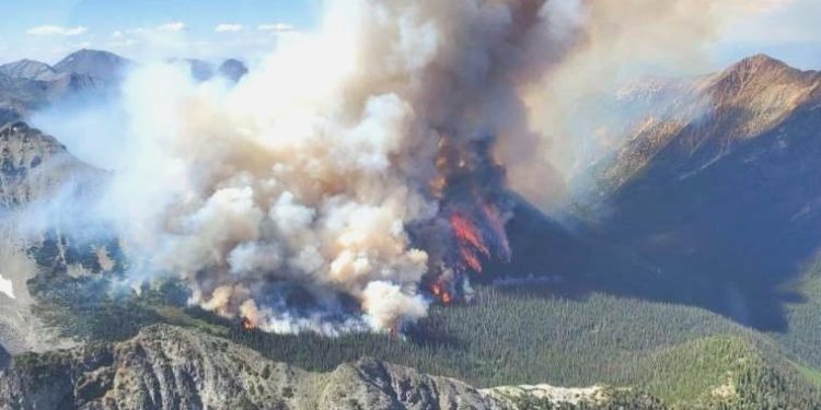 Kanada’nın Yellowknife kenti eksiksiz tahliye ediliyor