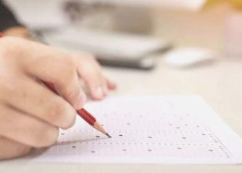 Kars’ta ehliyet imtihanına suçüstü