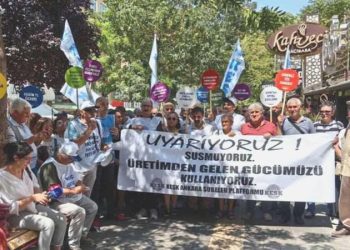 KESK, iktidarın artırım teklifine karşı ülke genelinde iş bıraktı: ‘İlk uyarımız’