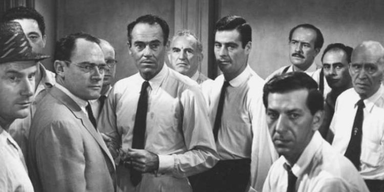 Kolay başlangıcının ötesinde derin temalarla dolu bir başyapıt: 12 Kızgın Adam