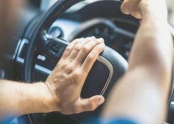 Korna sesine sonlandı, 2 kişiyi falçata ile yaraladı!