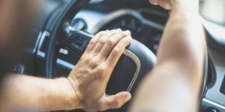 Korna sesine sonlandı, 2 kişiyi falçata ile yaraladı!