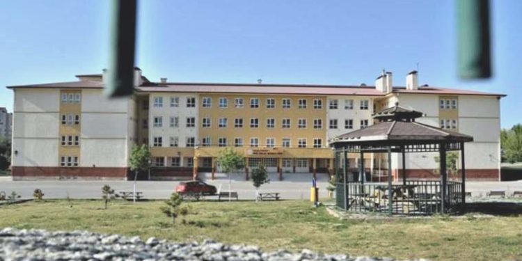 Liselere sınıf tekrarının gelmesi planlanıyor