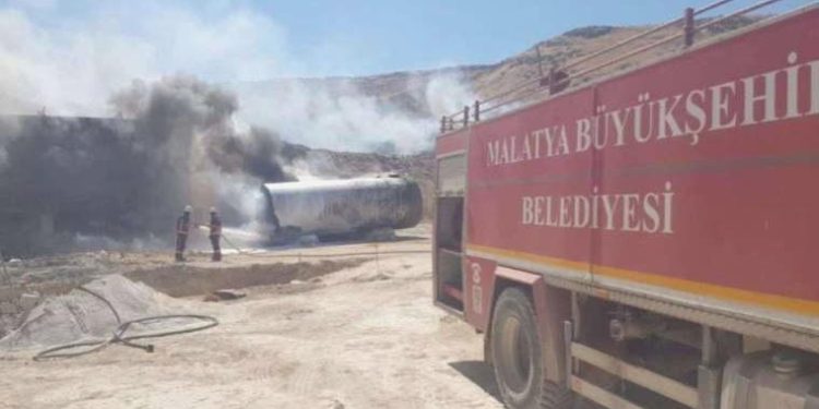 Malatya’da asfalt şantiyesinde korkutan yangın