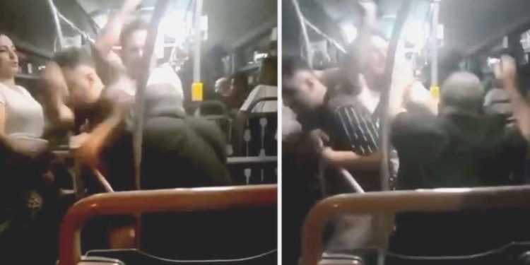 Metrobüste yumruk yumruğa kavga! Anbean kaydedildi…