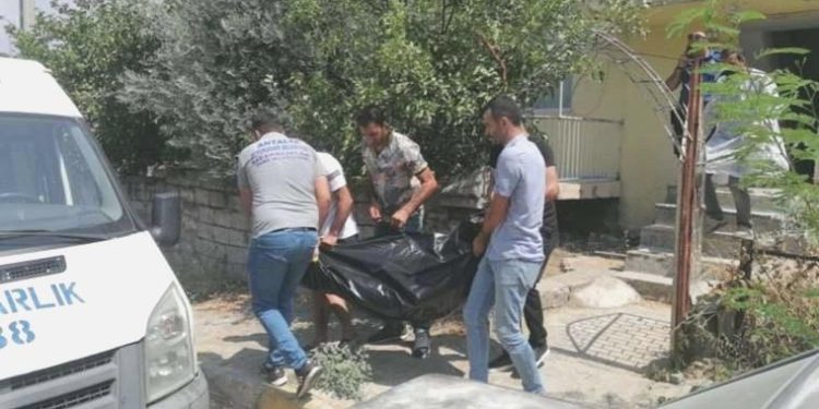 Otel çalışanı yatağında meyyit bulundu