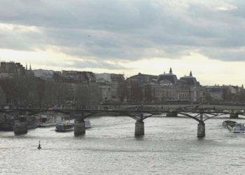 Paris’teki Sen Irmağı’nda yapılması planlanan bir yüzme aktifliği daha kirlilik nedeniyle iptal edildi