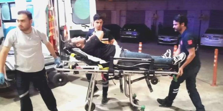 Parkta ‘yer verme’ tartışması: 3 arkadaş, 10 kişilik kümenin bıçaklı saldırısına uğradı