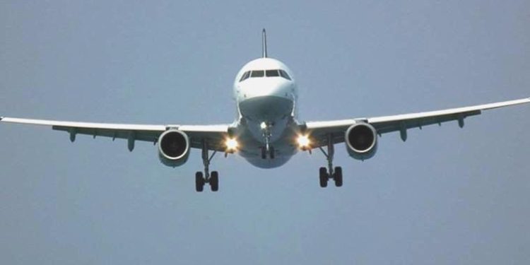 Pilot uçuş sırasında tuvalette kötüleşerek öldü! Uçak acil iniş yaptı