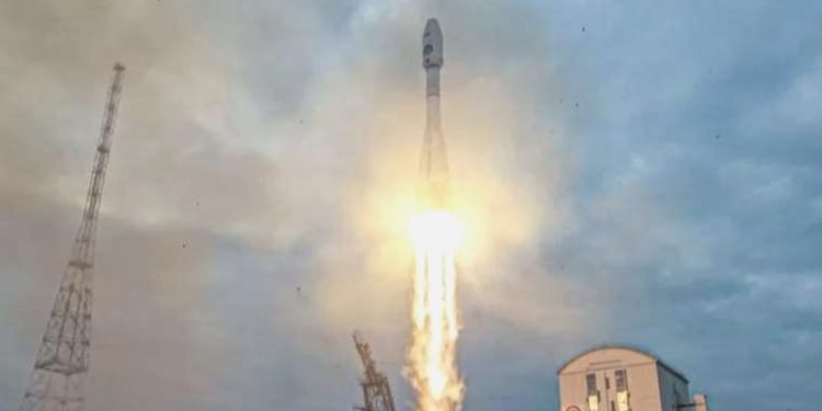 Rus uzay aracı, iniş hazırlığındayken Ay yüzeyine çakıldı