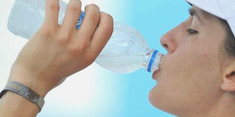 Sağlıklı ömrün anahtarı çok kolay: Su içmek