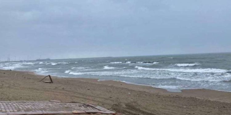 Sakarya’da ve Düzce’de olumsuz hava şartları nedeniyle denize girilemiyor