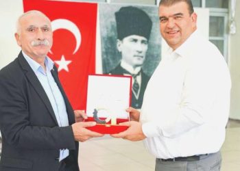 Seferihisar’da TİS sevinci: Emekçilere yüzde 70 artırım yapıldı