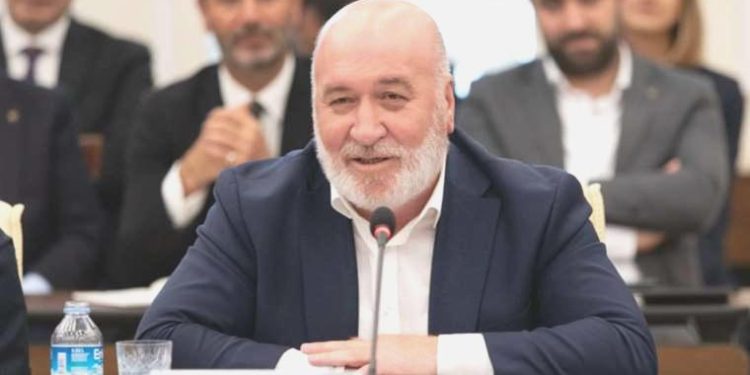 Sendika yetkilisi memur artırımı görüşmelerinde kalp krizi geçirdi, ağır bakıma kaldırıldı