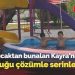 Sıcaktan bunalan Kayra kendi ‘aquapark’ını yaptı