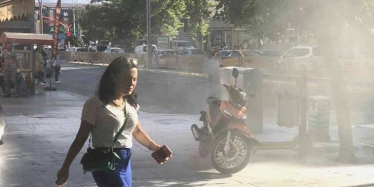 Sıcaktan elektrik panosu yandı