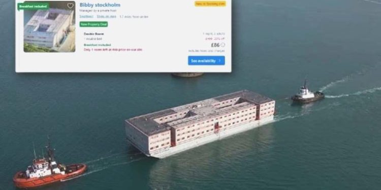 Sığınmacı gemisine ilan verildi: ‘Geceliği 3 bin TL’