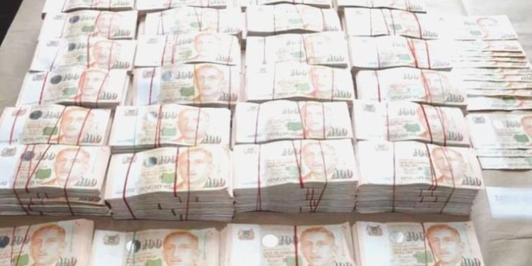 Singapur’da 735 milyon dolarlık kara para aklama operasyonu