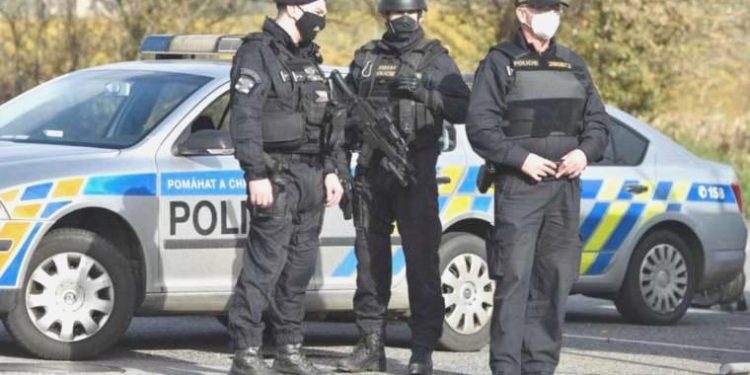 Slovakya’da bir küme güvenlik vazifelisi yolsuzlukla suçlanıyor