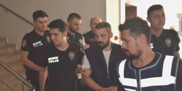 Sokakta yürüyen kişiyi öldürmüşlerdi… 2 zanlı tutuklandı