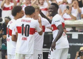 Stuttgart’tan süper açılış!