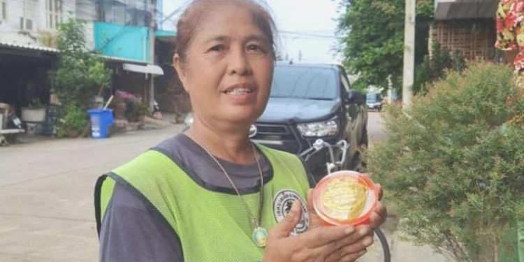 Tayland’da bulduğu altınları polise götüren temizlikçiye belediye liderinden ödül