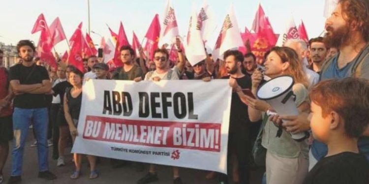 TKP, İstanbul’da demirleyen ABD savaş gemisini protesto etti