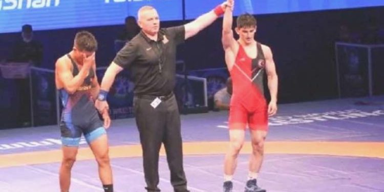 Ulusal güreşçilerden 2 bronz madalya