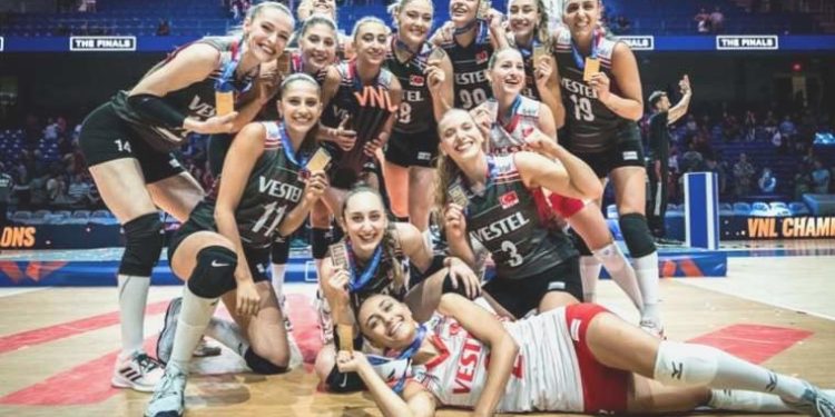 Ulusal voleybolcu Simge Aköz: ‘Hedef her vakit altın’