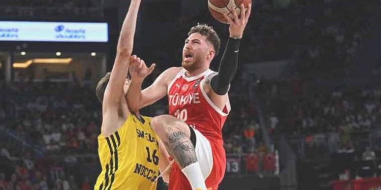 Ulusallar İsveç karşısında gösteri yaptı! 12 Dev Adam, finale yükseldi!