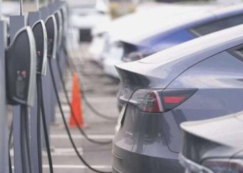 Yenilenebilir güç kullanan istasyonlar ‘yeşil şarj istasyonu’ olacak