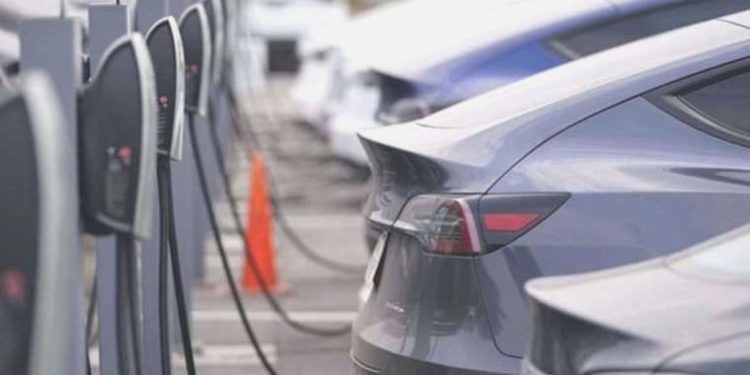 Yenilenebilir güç kullanan istasyonlar ‘yeşil şarj istasyonu’ olacak