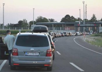 Yunanistan’daki yangınlar nedeniyle İpsala’dan geçemeyenler Pazarkule’ye yöneldi