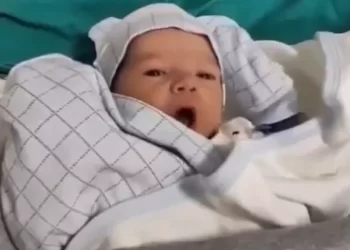 Bakan Koca: Hatay’da yeni yılın ilk bebeği doğdu