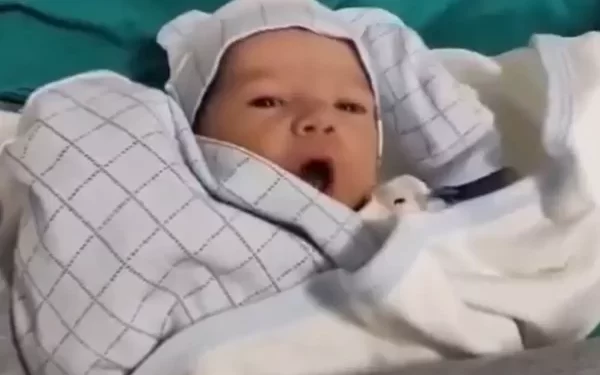 Bakan Koca: Hatay’da yeni yılın ilk bebeği doğdu