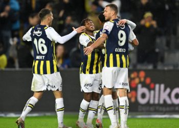 Fenerbahçe evinde Konyaspor’u farklı mağlup etti